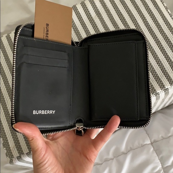 Burberry wallet - Picture 2 of 2